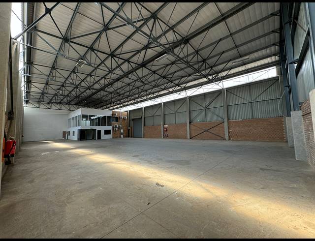 1,350M² WAREHOUSE TO LET IN JET PARK